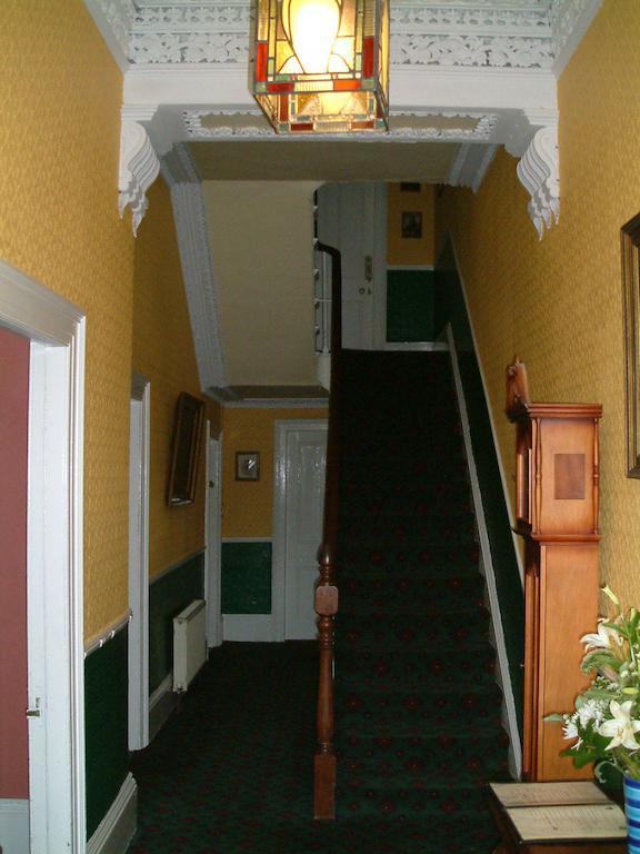 Bed and Breakfast Claremont House à Dún Laoghaire Extérieur photo
